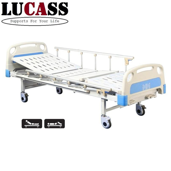 Giường bệnh Lucass GB2A- 2 tay quay có thiết kế 4 bánh xe tiện lợi cho nhu cầu di chuyển.