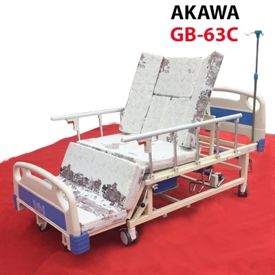 Giường bệnh đa năng Akawa GB-63C dễ dàng di chuyển với 4 bánh xe