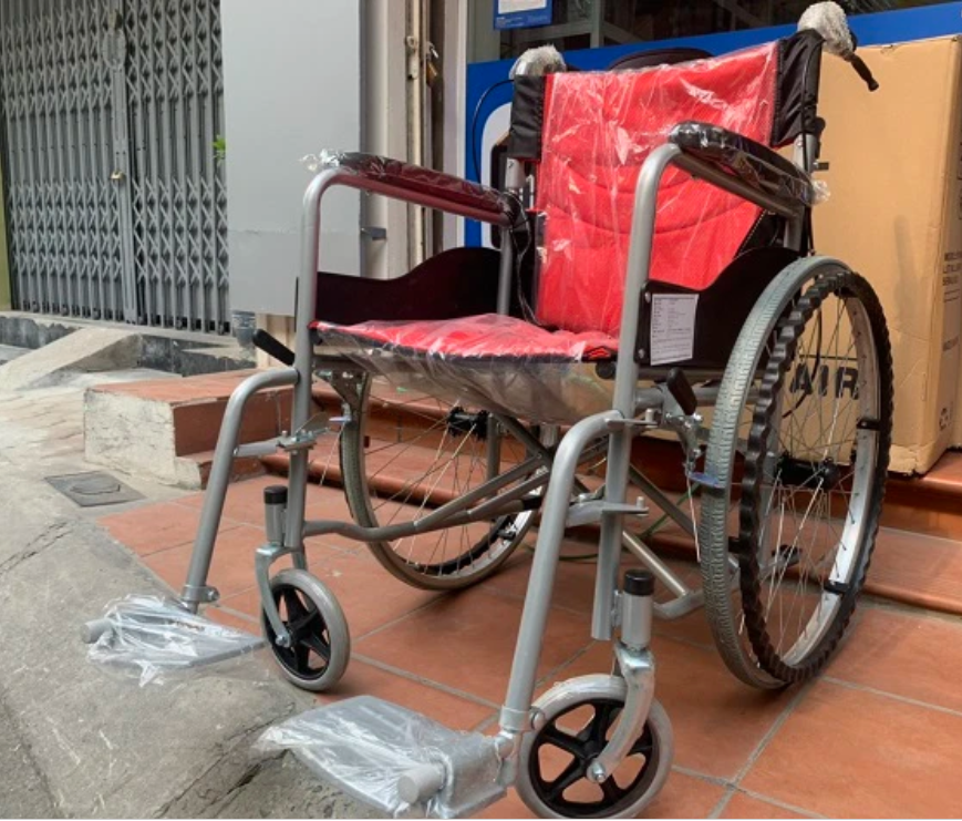 Xe Lăn Cơ Bản Oromi Wheelchair có khung được làm từ sắt mạ crom