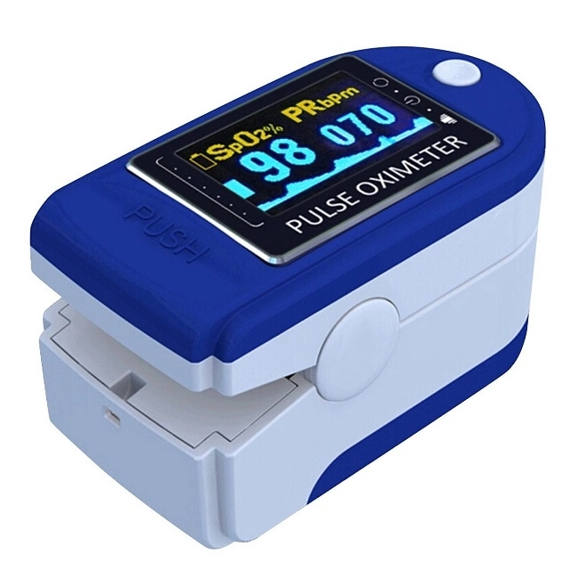 Máy đo nồng độ oxy trong máu Contec CMS50D có màn hình OLED để người dùng dễ dàng quan sát