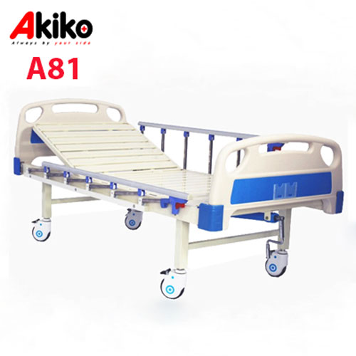 Giường bệnh Akiko A81-1 tay quay có thiết kế bánh xe tiện lợi cho nhu cầu di chuyển.