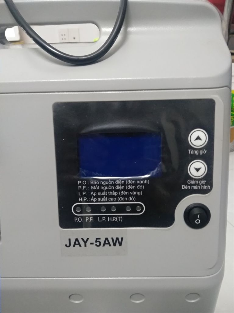 Máy tạo oxy Kaneko Jay-5aw trang bị màn hình LCD hiển thị thông tin rõ ràng