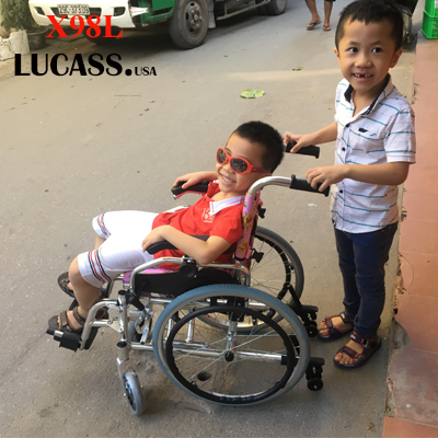Xe lăn trẻ em Lucass X98L đạt tiêu chuẩn Mỹ