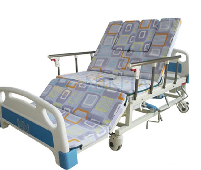 Giường y tế 4 tay quay DCN-04 thiết kế chắc chắn